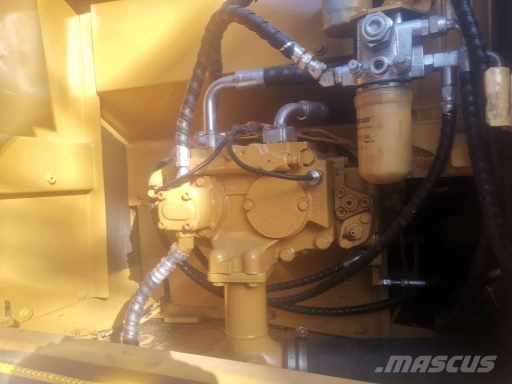 CAT 320 D Roomikekskavaatorid