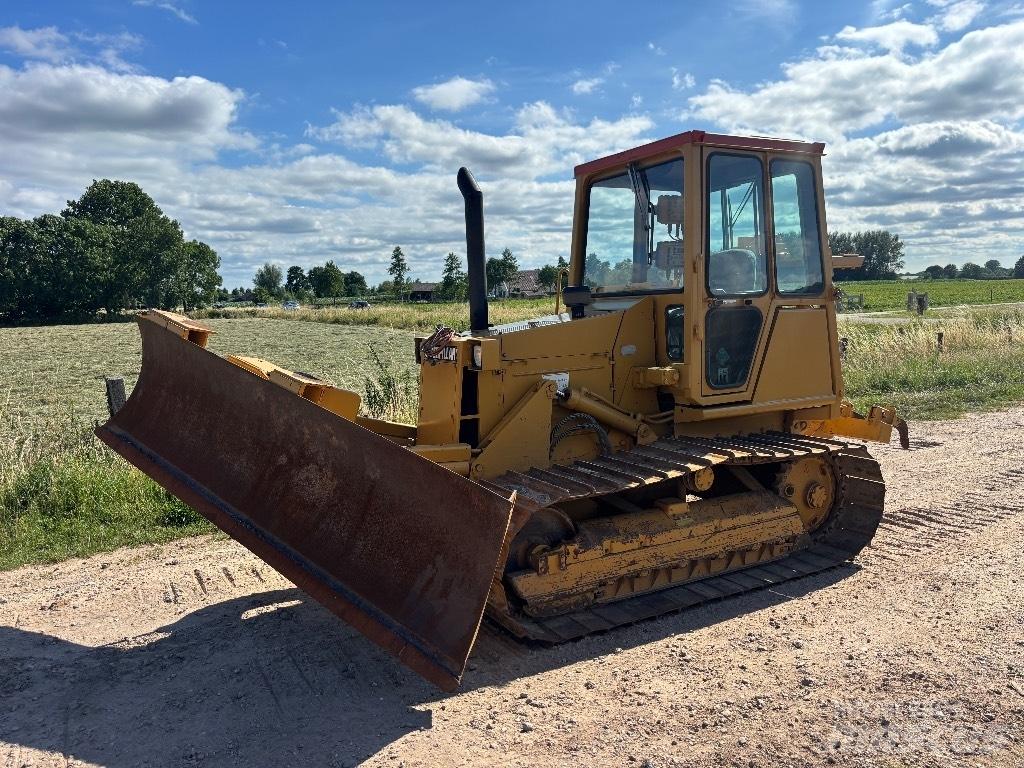 CAT D 4 C Buldooserid