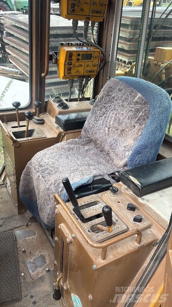 CAT D 4 C Buldooserid