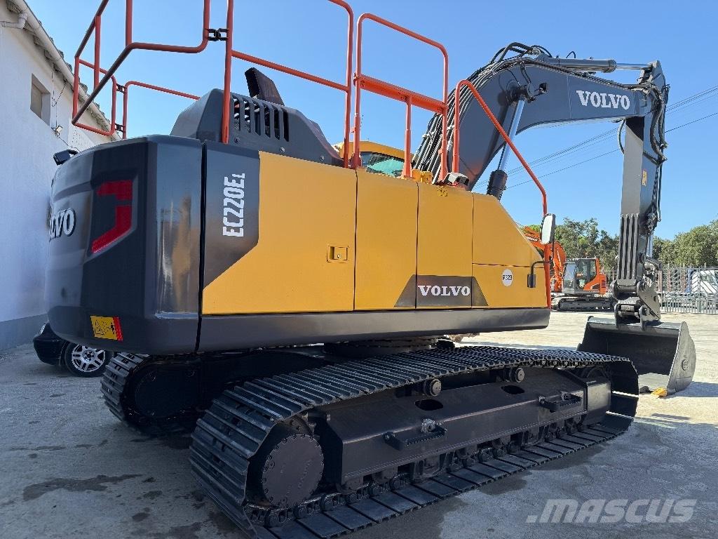 Volvo EC220E Roomikekskavaatorid