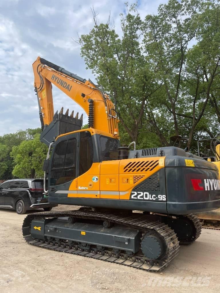 Hyundai 220LC-9S Väikeekskavaatorid 7t-12t