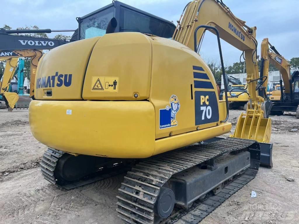Komatsu PC 70-8 Roomikekskavaatorid