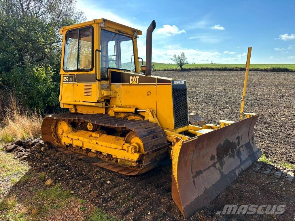CAT D 5 C Buldooserid