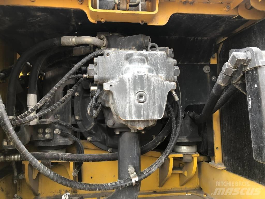 Komatsu 300 -7 Roomikekskavaatorid