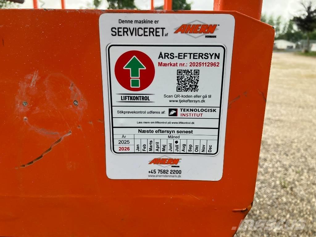 JLG 3246 ES Käärtõstukid