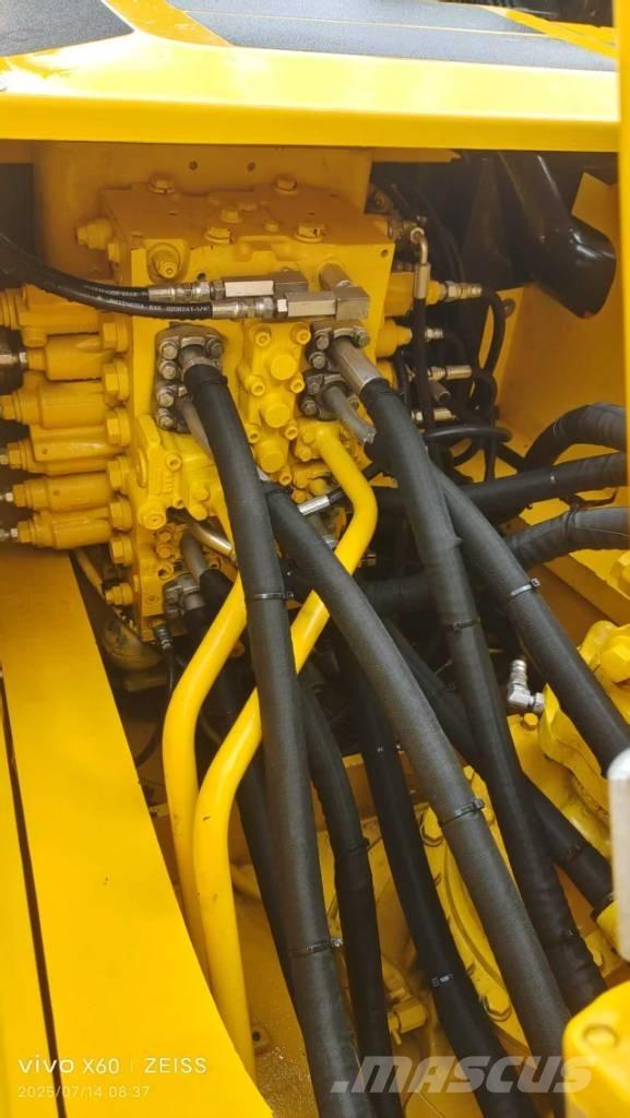 Komatsu PC 220-7 Roomikekskavaatorid