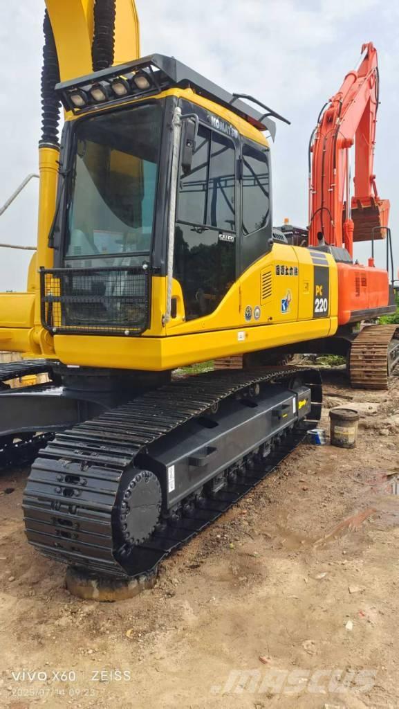 Komatsu PC 220-7 Roomikekskavaatorid