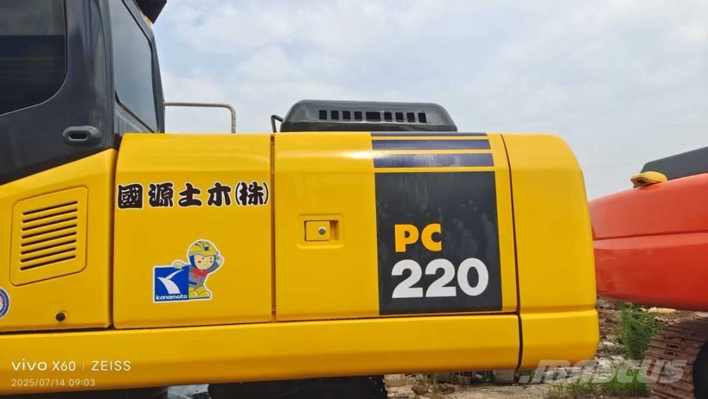 Komatsu PC 220-7 Roomikekskavaatorid