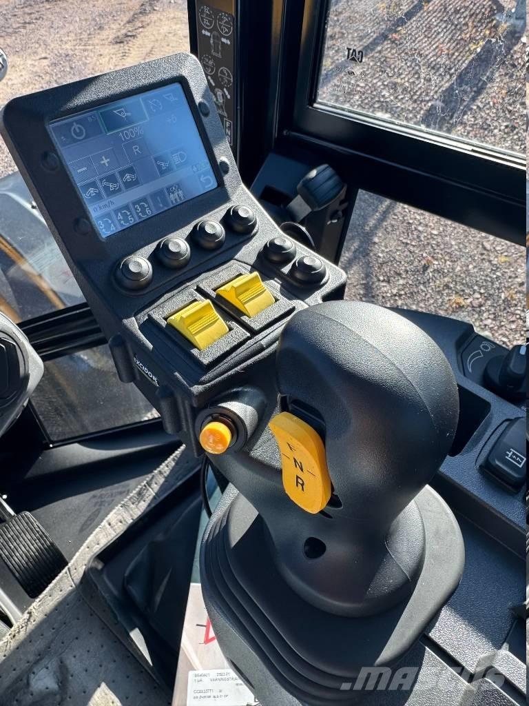 CAT 908 Rataslaadurid