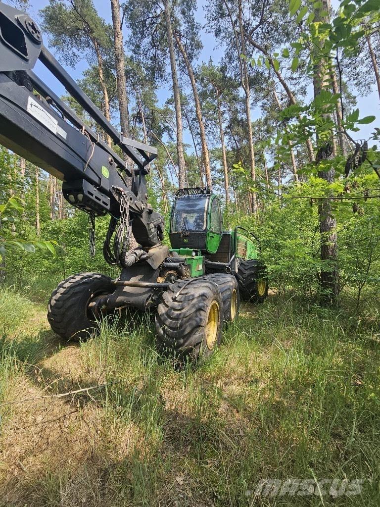 John Deere 1270 E Harvesterid