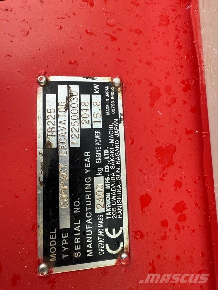 Takeuchi TB 225 Miniekskavaatorid < 7 t