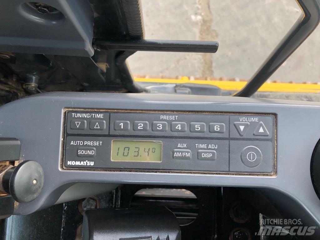 Komatsu PC210LC-11 Roomikekskavaatorid