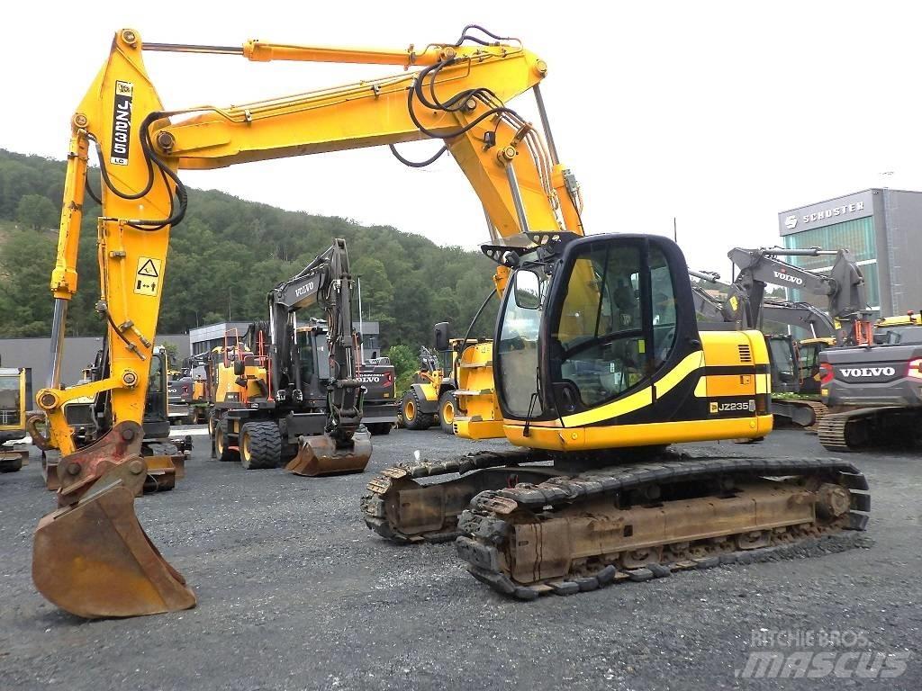 JCB JZ 235 LC Roomikekskavaatorid