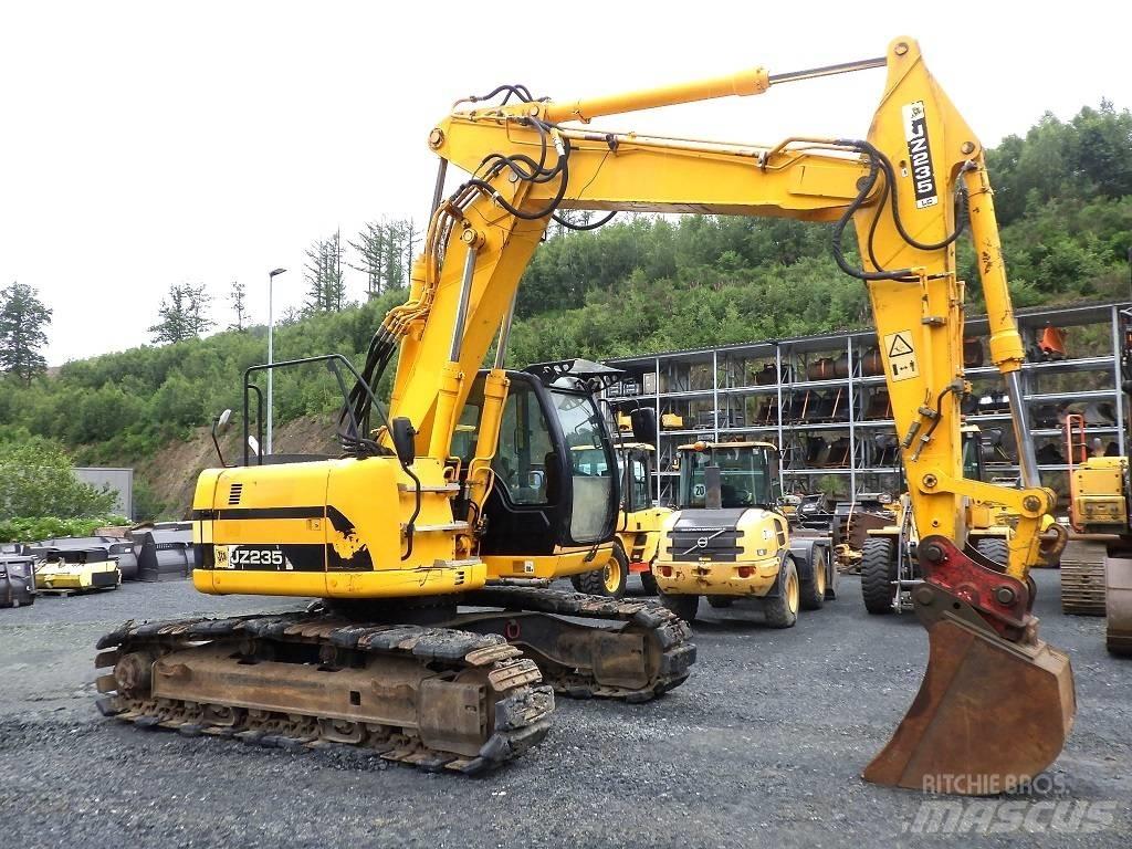 JCB JZ 235 LC Roomikekskavaatorid