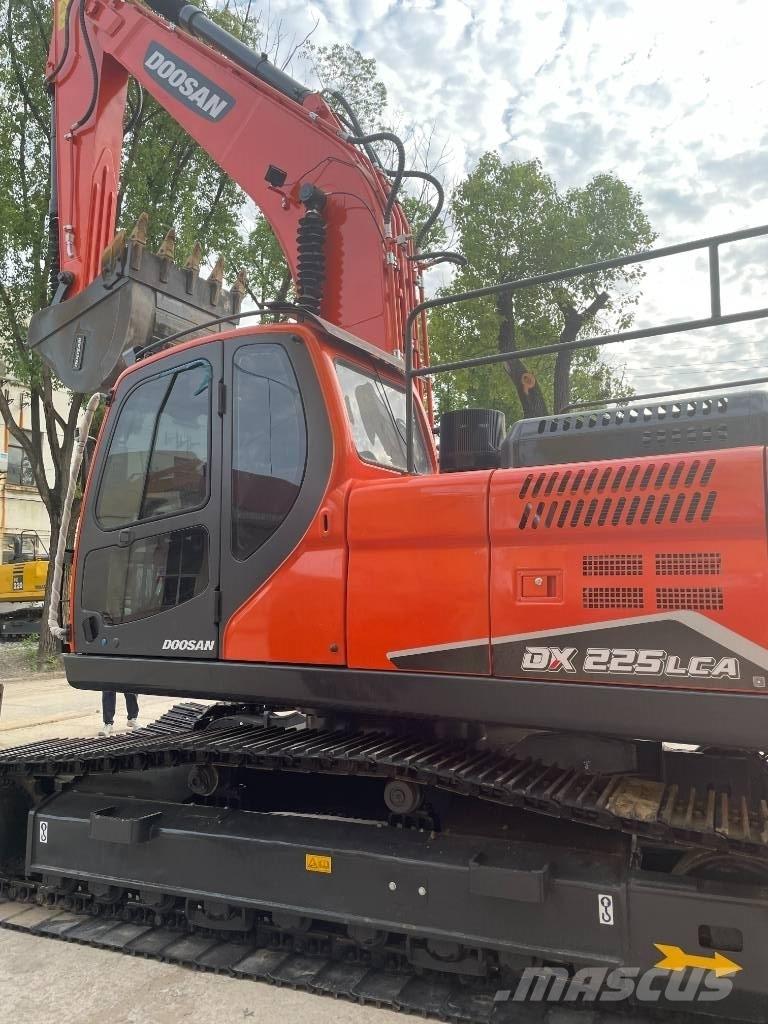 Doosan DX 225 Väikeekskavaatorid 7t-12t