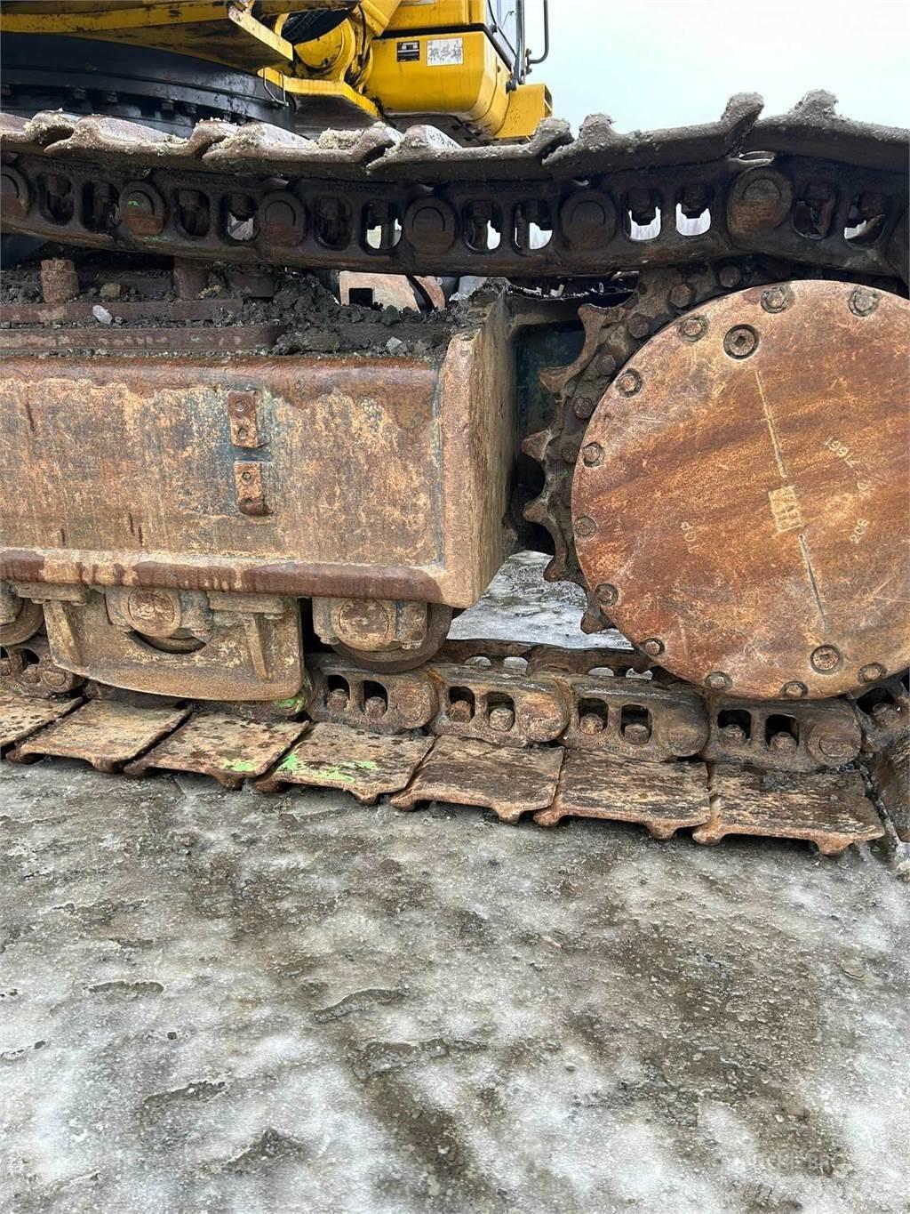 Komatsu PC490LC-11 Roomikekskavaatorid
