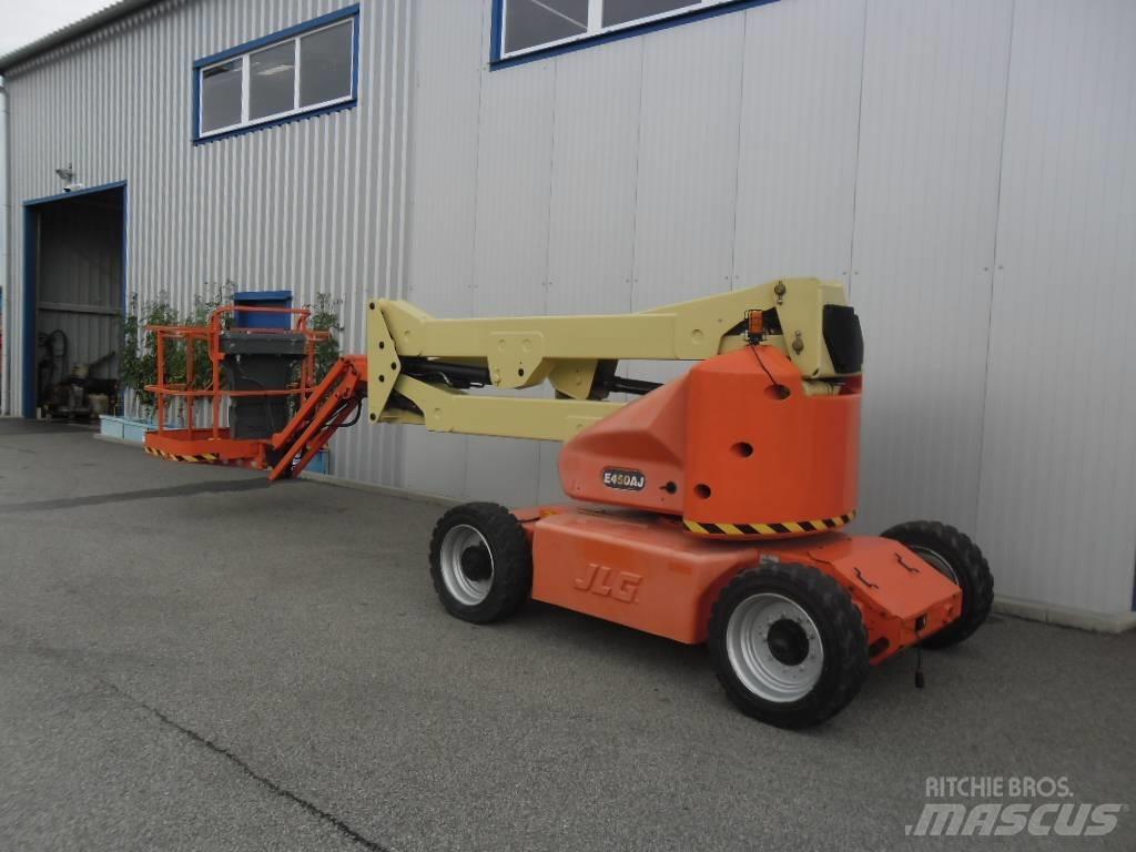 JLG E 450 AJ Iseliikuvad poomtõstukid
