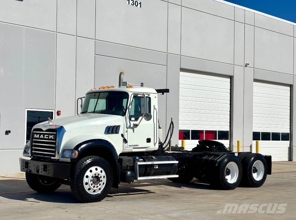 Mack Granite Sadulveokid