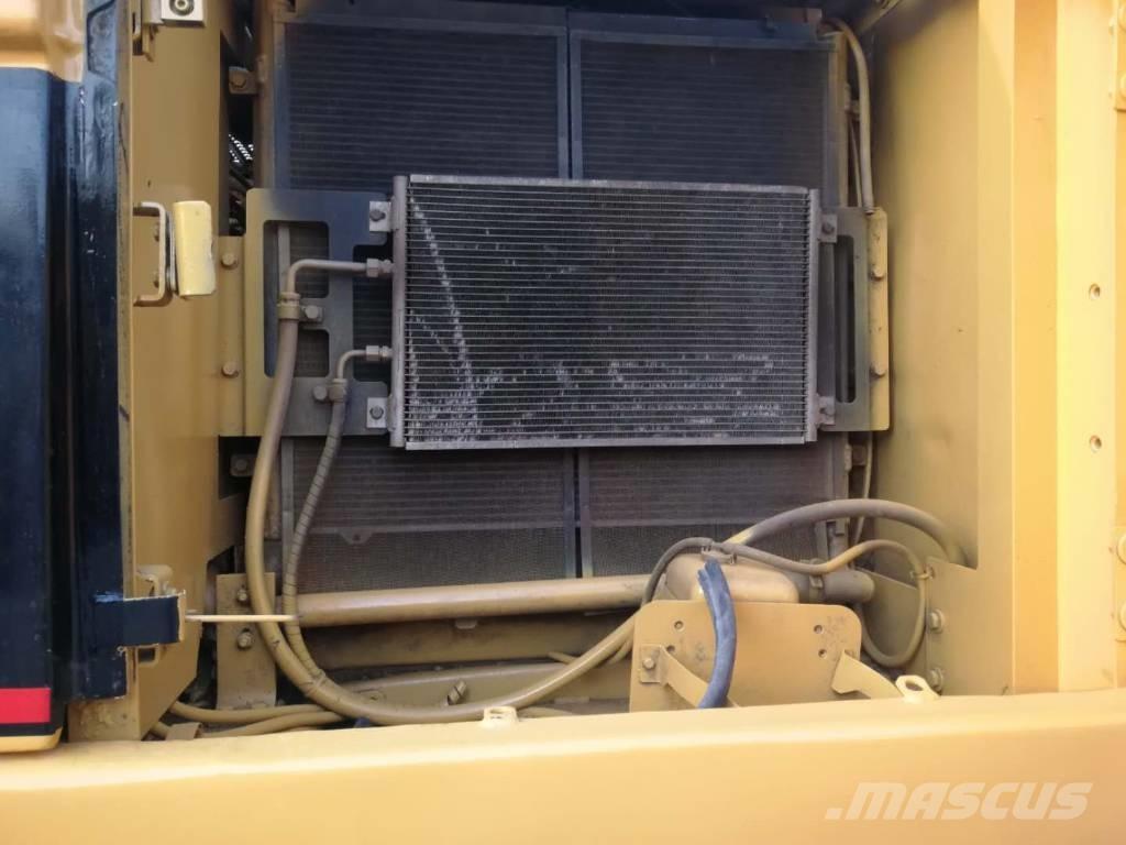 CAT 320C Roomikekskavaatorid