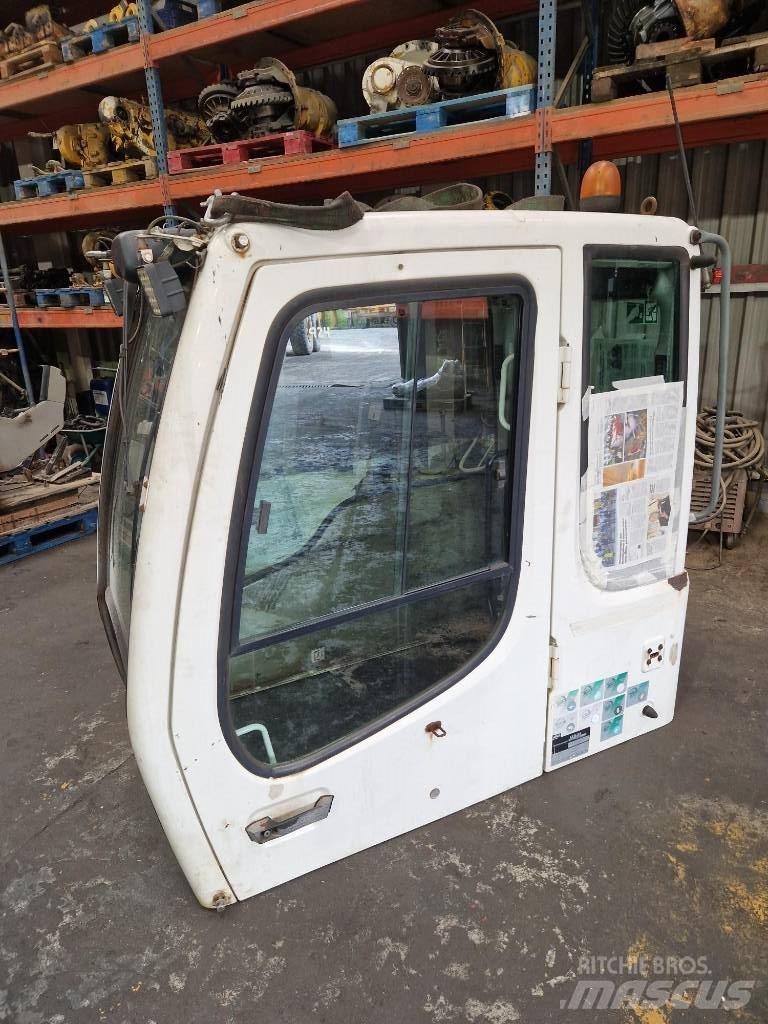 Liebherr A 904 C Kabiinid