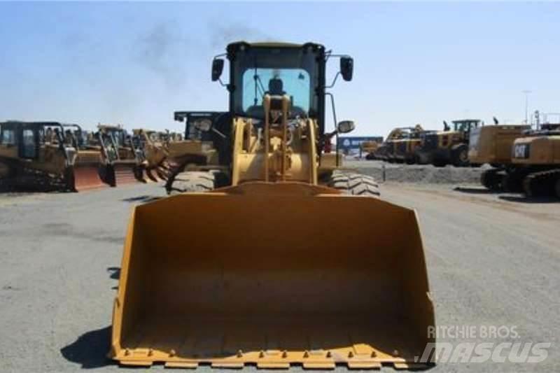 CAT 930K Rataslaadurid