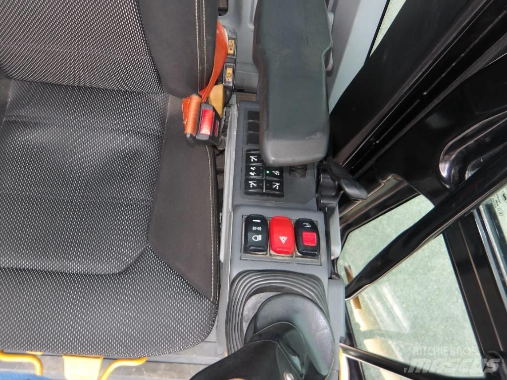CAT M 318 Ratasekskavaatorid