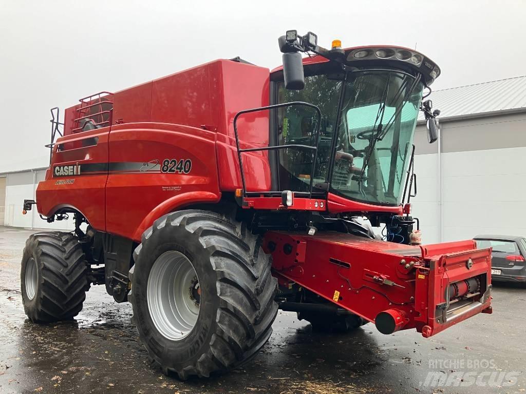Case IH Axial 8240 Teraviljakombainid