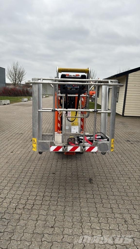 JLG X 20 J Plus Iseliikuvad poomtõstukid