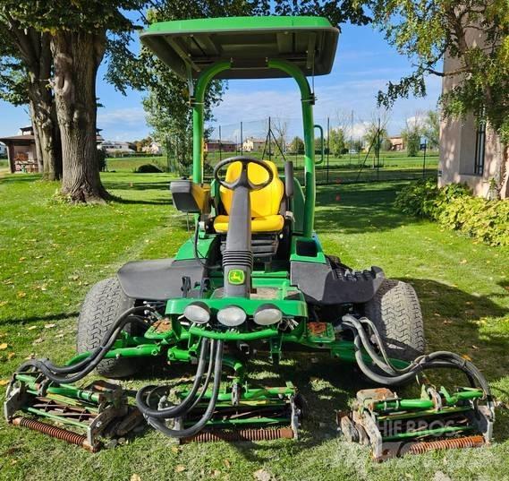 John Deere 7500 A Fairway niidukid