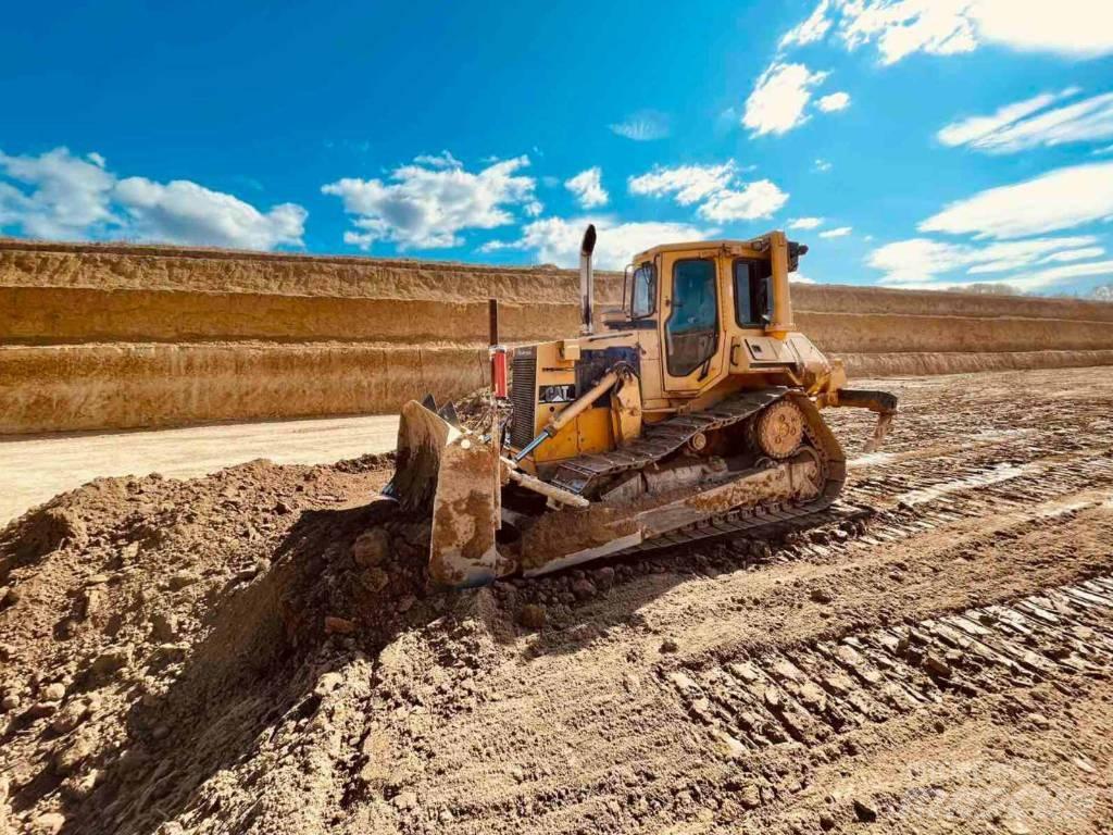 CAT D 5 H Buldooserid