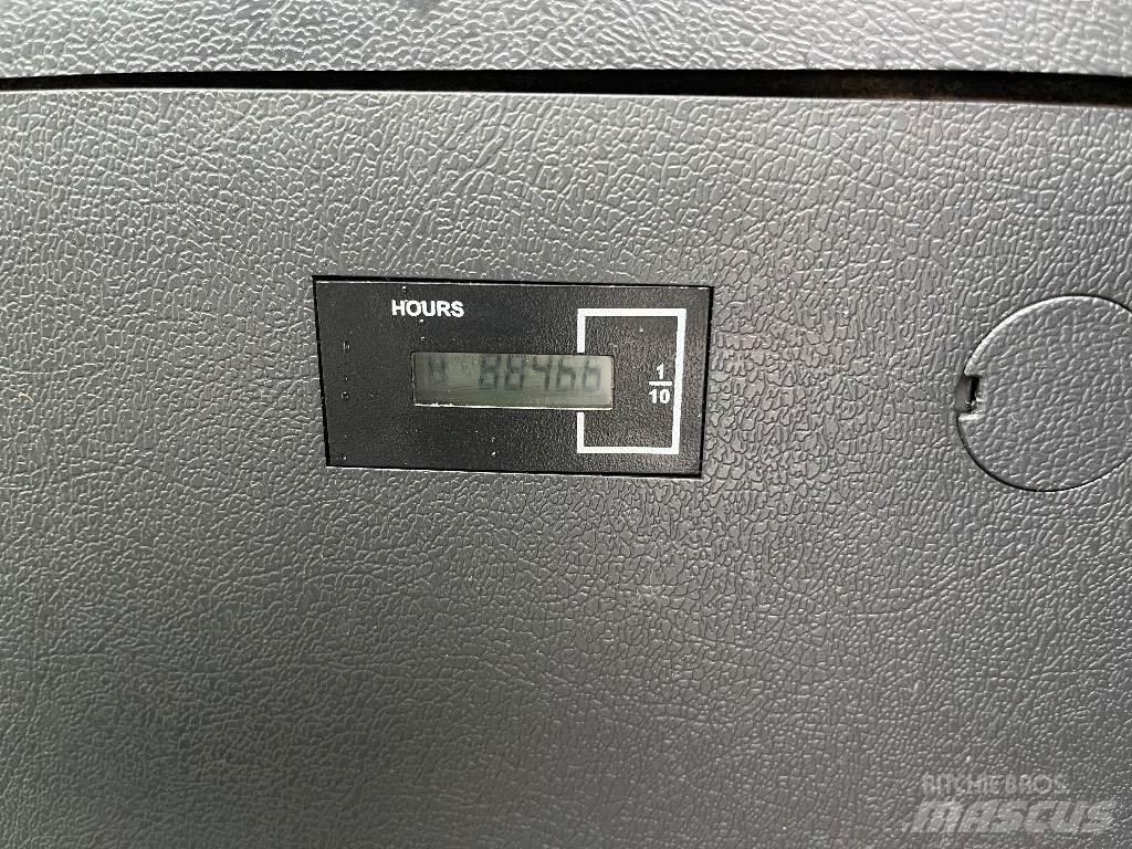 Hyundai HX140L Roomikekskavaatorid