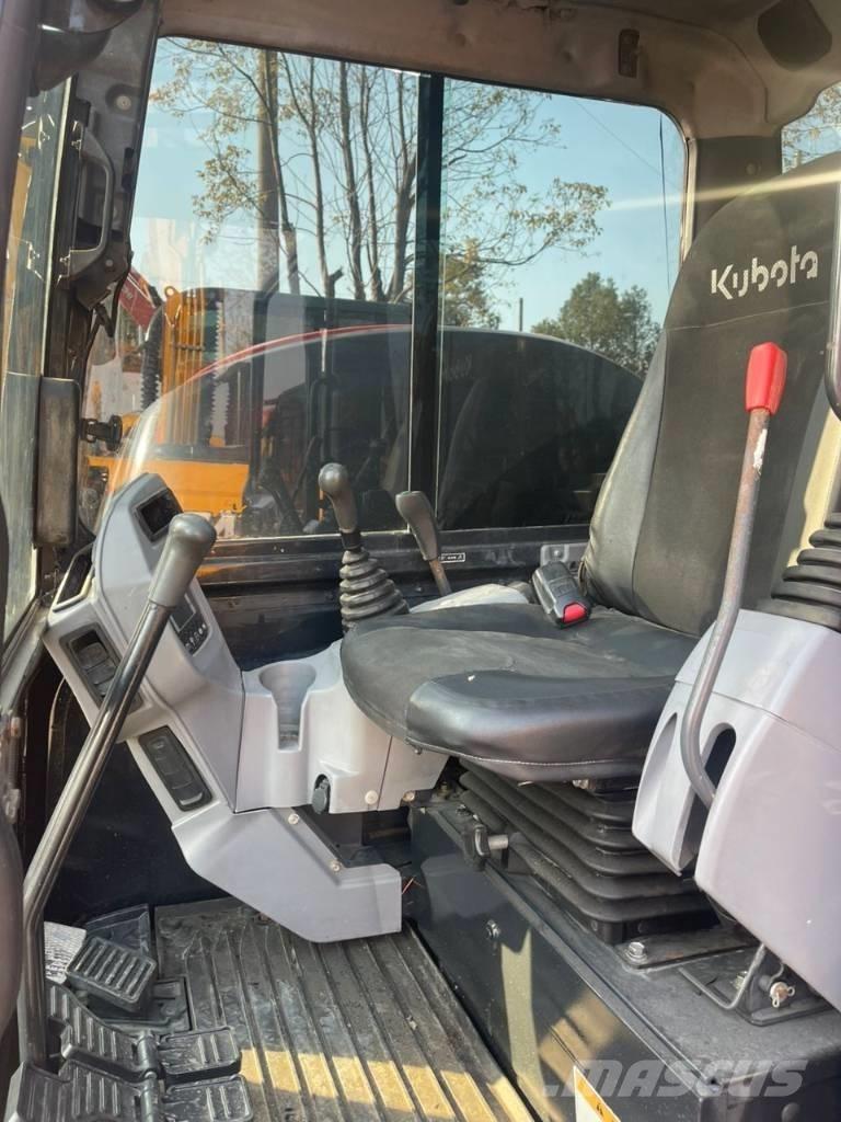 Kubota 165 Roomikekskavaatorid