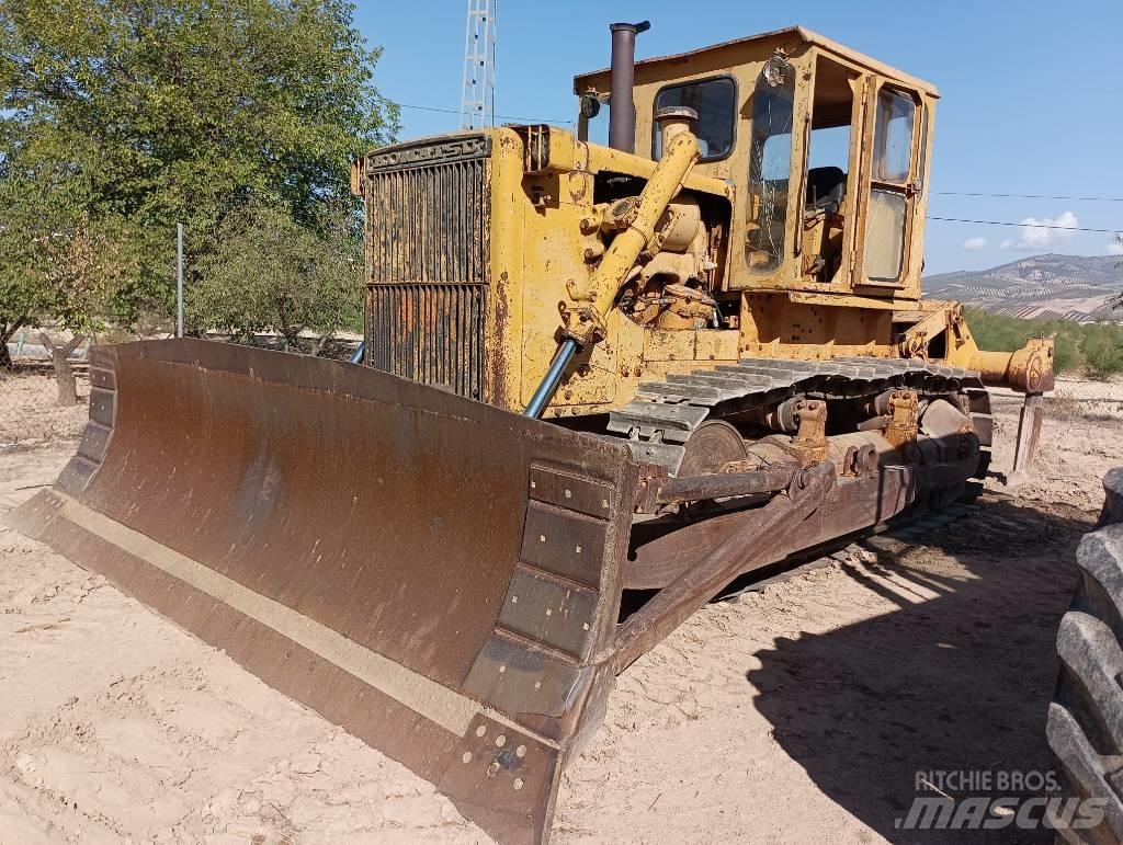 Komatsu D 85 A-12 Buldooserid