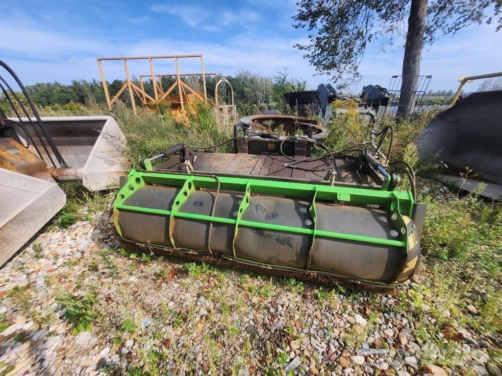 PMC SWB2500 Tänavapuhastusmasinad