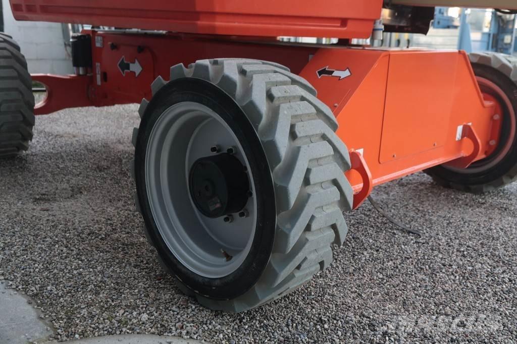 JLG EC520AJ Iseliikuvad poomtõstukid