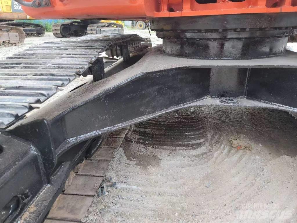 Doosan DX 225 LC Roomikekskavaatorid