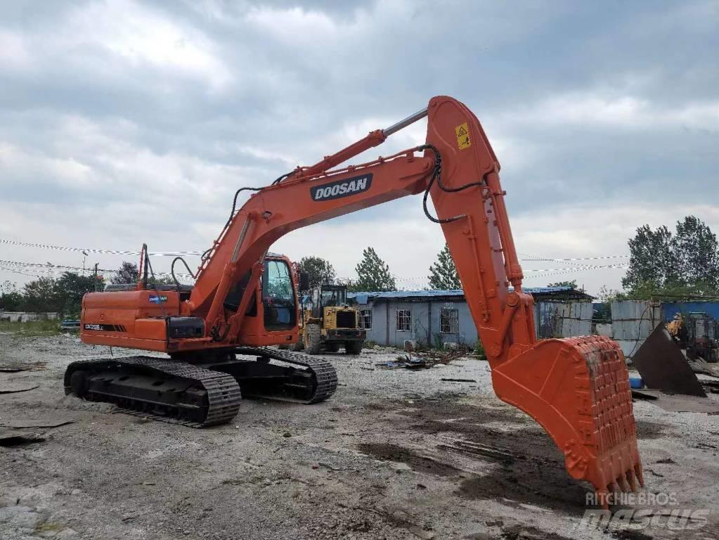 Doosan DX 225 LC Roomikekskavaatorid