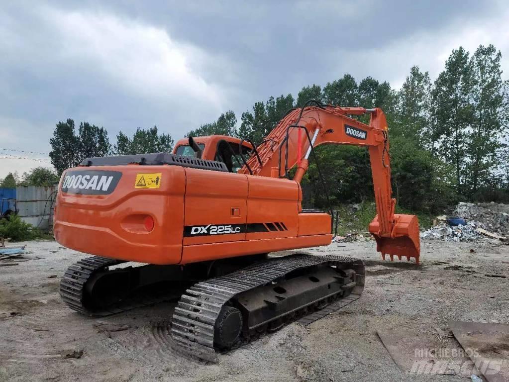 Doosan DX 225 LC Roomikekskavaatorid