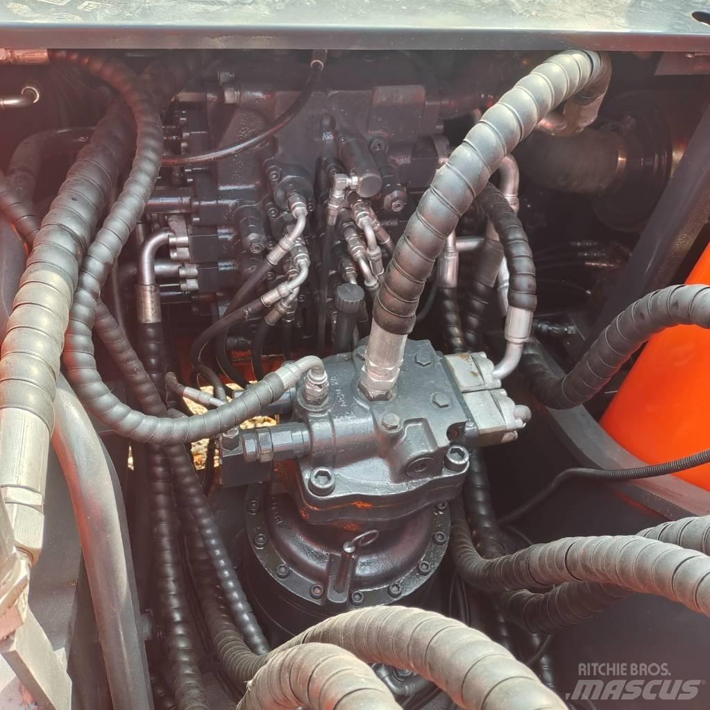 Doosan DX225LC-9C Roomikekskavaatorid
