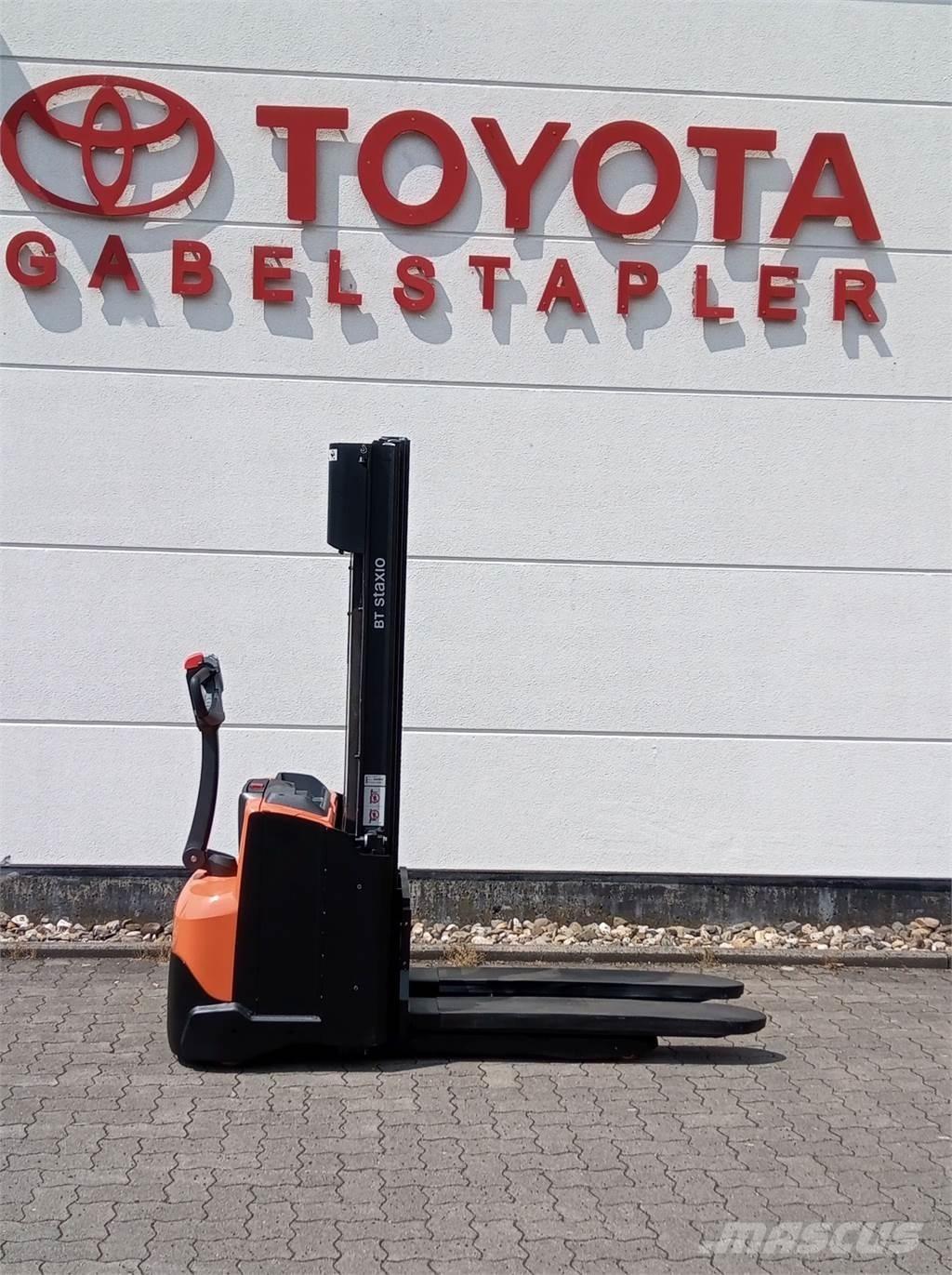 Toyota SWE120L Järelkäidavad virnastajad