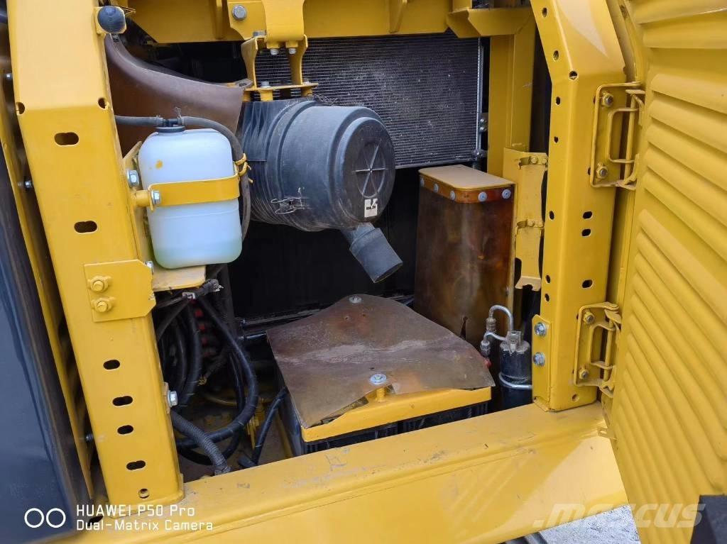 Komatsu PC130 Roomikekskavaatorid