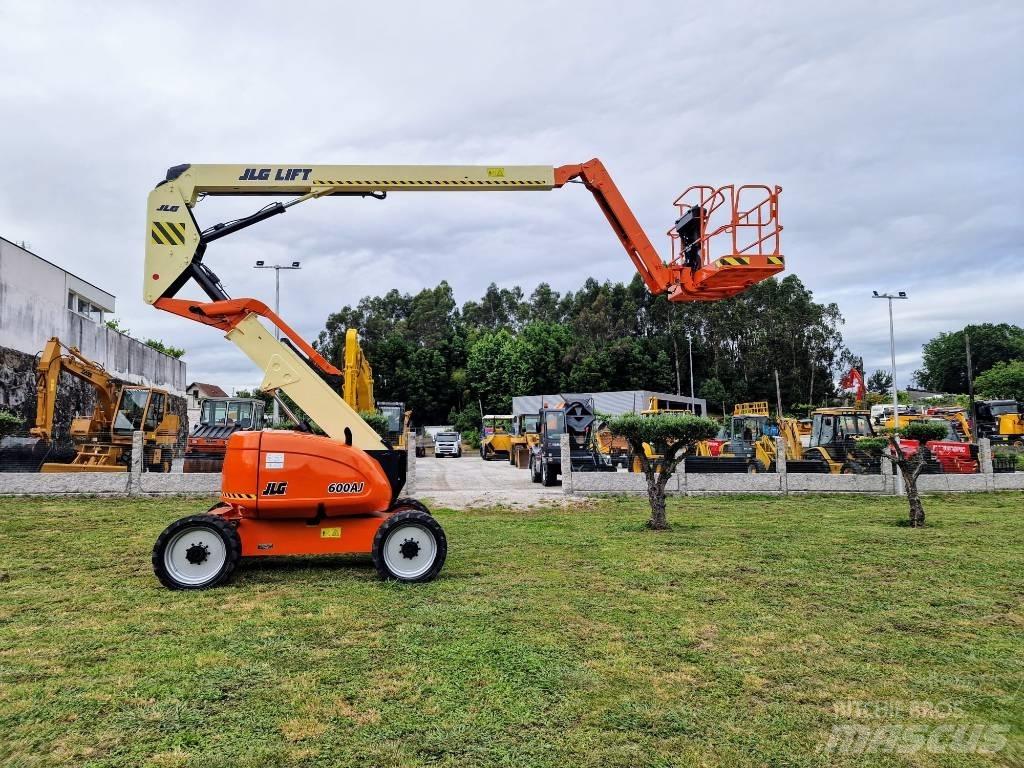 JLG 600 AJ Iseliikuvad poomtõstukid