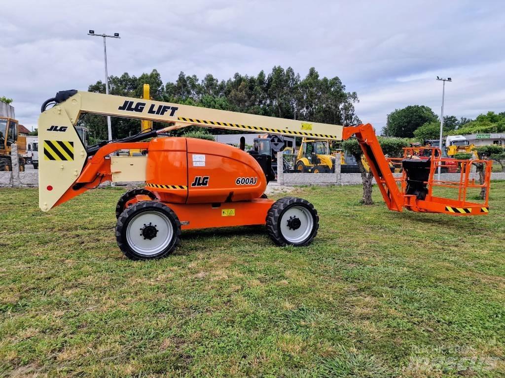 JLG 600 AJ Iseliikuvad poomtõstukid