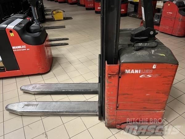 Manitou ES 513 Platvormiga virnastajad