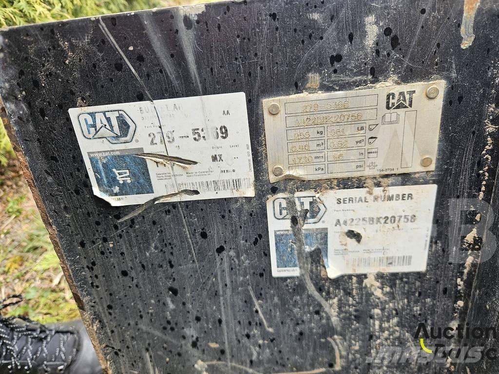 CAT 242 D 3 Kompaktlaadurid
