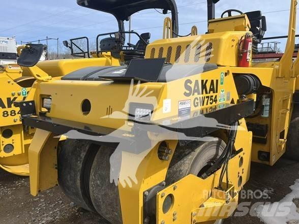 Sakai GW754 Pneumorehvidega rullid
