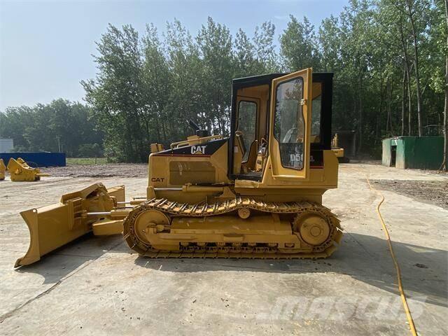 CAT D5G Buldooserid