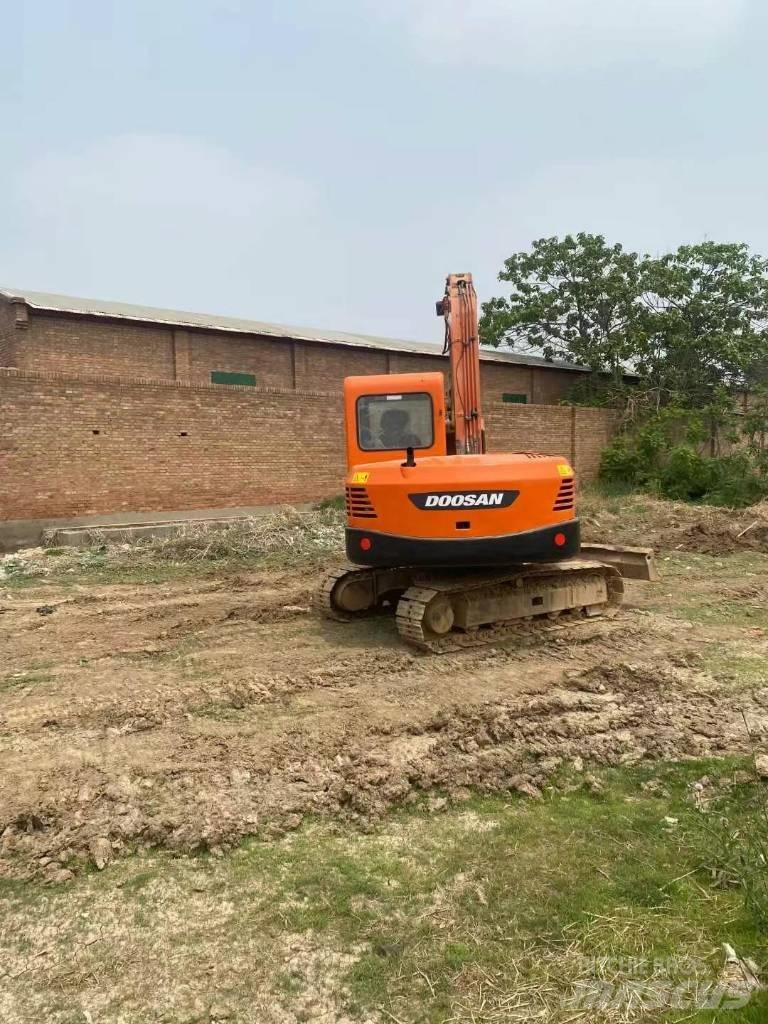 Doosan DX 80 Väikeekskavaatorid 7t-12t
