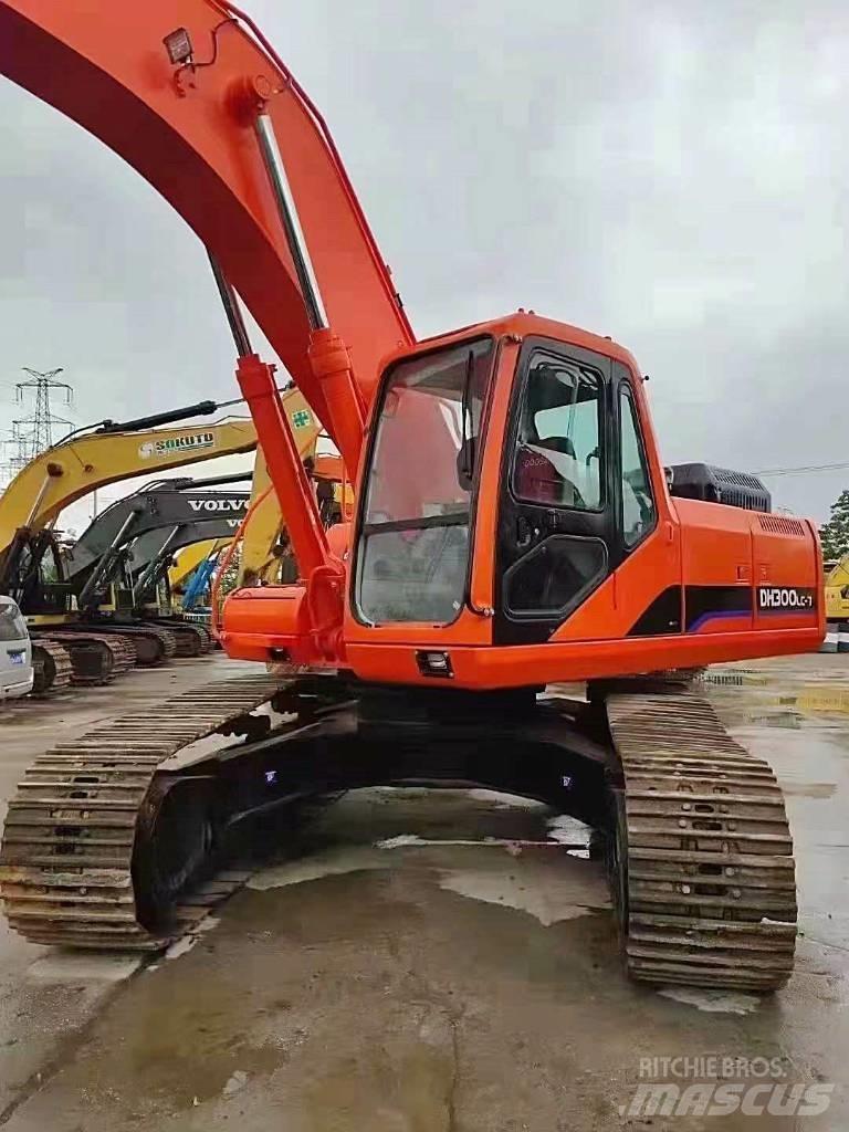 Doosan 300 Roomikekskavaatorid