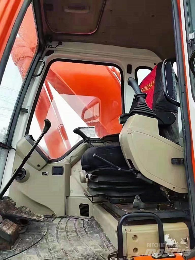 Doosan 300 Roomikekskavaatorid